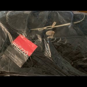 🆕 Rolling Duffle Bag with hard shell bottom